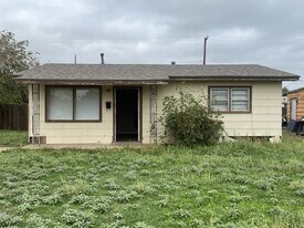 2411 E 30th St in Lubbock, TX - Building Photo