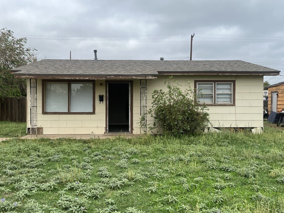 2411 E 30th St in Lubbock, TX - Building Photo