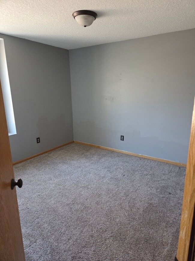 4043 Dubuque Ave in Des Moines, IA - Building Photo - Building Photo