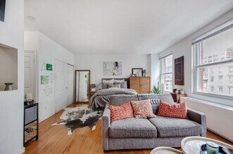 350 W 14th St in New York, NY - Building Photo - Building Photo