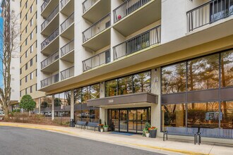 Lakeside Plaza Condominium in Falls Church, VA - Building Photo - Building Photo