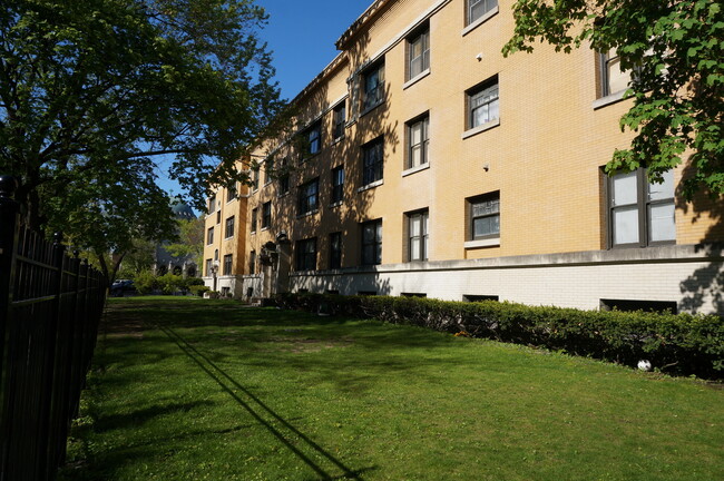 property at 650 W Arlington Pl