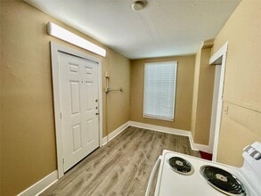 1814 Ave M 1/2 in Galveston, TX - Building Photo - Building Photo