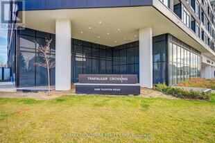 2489 Taunton Rd in Oakville, ON - Building Photo