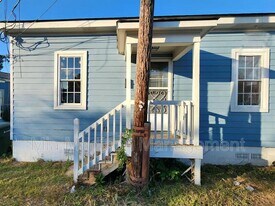 620 W Anderson Ln in Savannah, GA - Building Photo