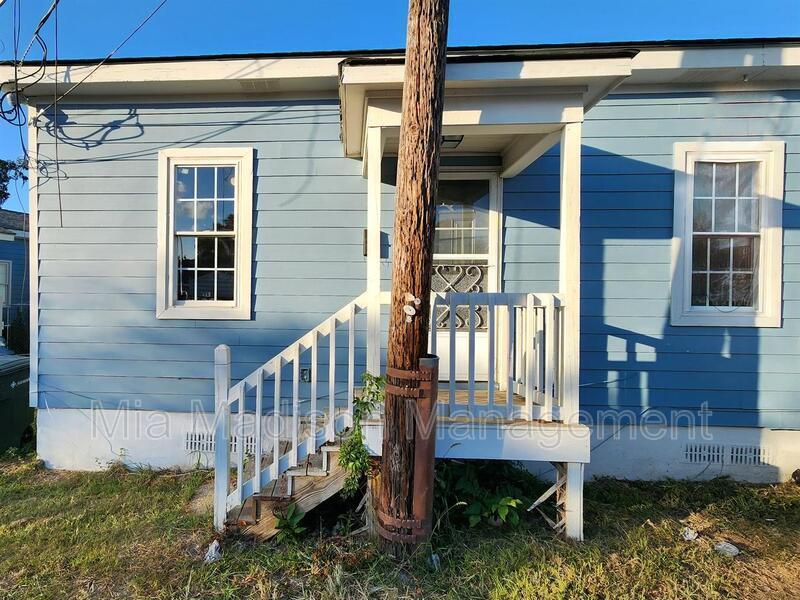 620 W Anderson Ln in Savannah, GA - Building Photo