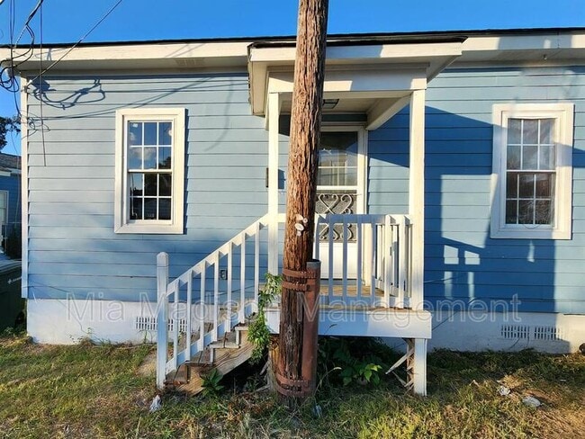 property at 620 W Anderson Ln