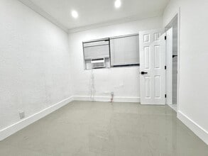 612 NW 1st Ave in Hallandale Beach, FL - Building Photo - Building Photo