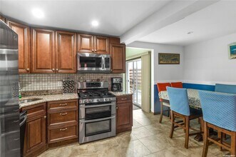 289 Cottage Walk in Islip, NY - Building Photo - Building Photo