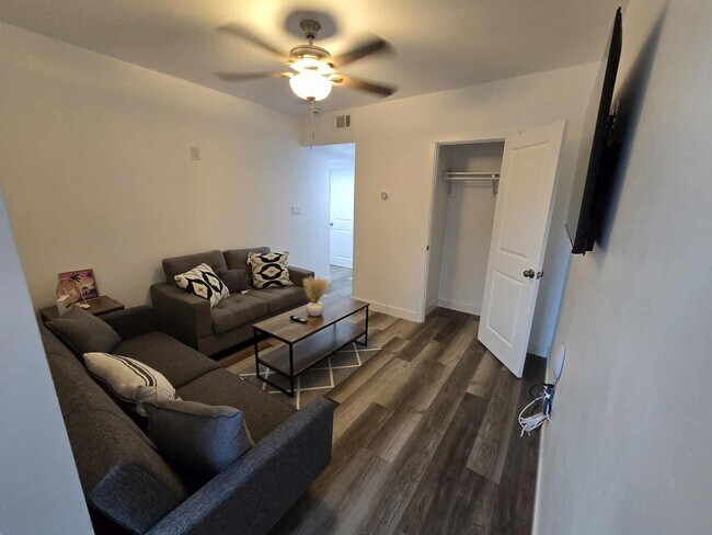 534 R Ave in National City, CA - Foto de edificio - Building Photo