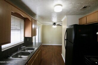 137 Hercules Dr E in Orange Park, FL - Building Photo - Building Photo