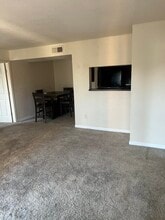 8100 Creekbend Dr in Houston, TX - Foto de edificio - Building Photo