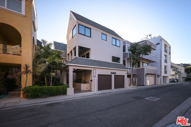 4811 Roma Ct in Los Angeles, CA - Foto de edificio - Building Photo
