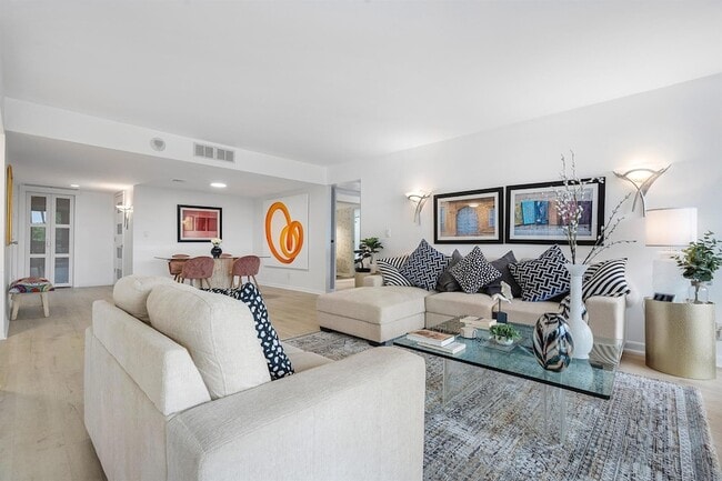 2400 Presidential 204 Way, Unit 204 in West Palm Beach, FL - Building Photo - Building Photo