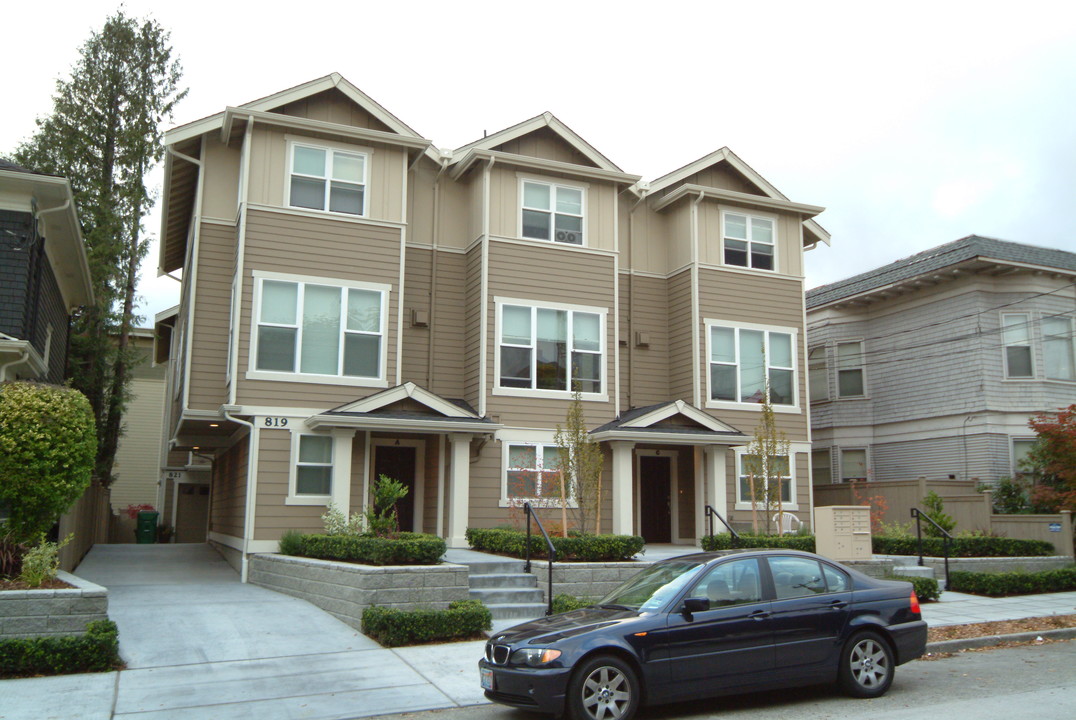 Campus Two Triplex Development in Seattle, WA - Foto de edificio