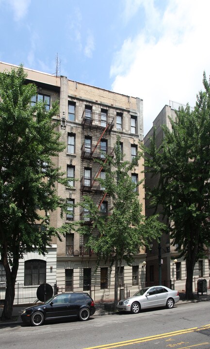 223-227 Central Park N in New York, NY - Building Photo