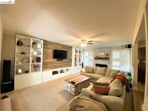 235 Donegal Way in Martinez, CA - Building Photo - Building Photo