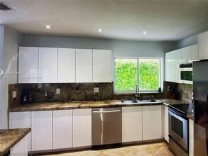 10900 SW 107th Ave in Miami, FL - Building Photo - Building Photo