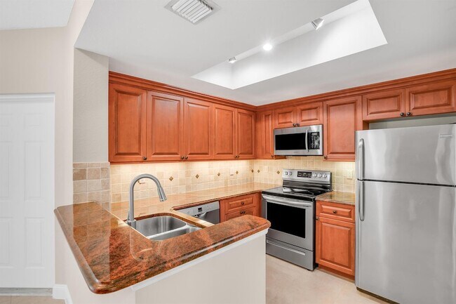 2802 Sarento Pl, Unit 110 in Palm Beach Gardens, FL - Building Photo - Building Photo