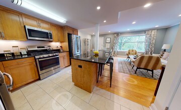 176 Thornton Rd in Chestnut Hill, MA - Foto de edificio - Building Photo