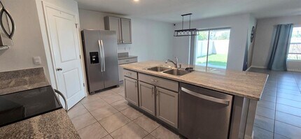 8557 Triumph Cir in Wildwood, FL - Building Photo - Building Photo