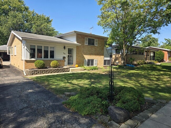 property at 714 N Eastwood Ave