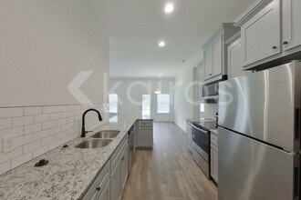 8008 Hendrick Dr in Baton Rouge, LA - Building Photo - Building Photo