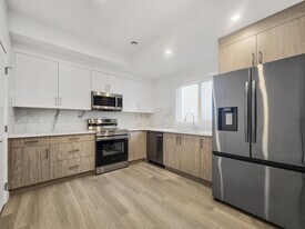 6123-6133 33 Ave NW in Calgary, AB - Building Photo