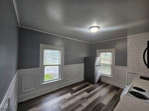 96 E Main St in Rockaway, NJ - Foto de edificio - Building Photo
