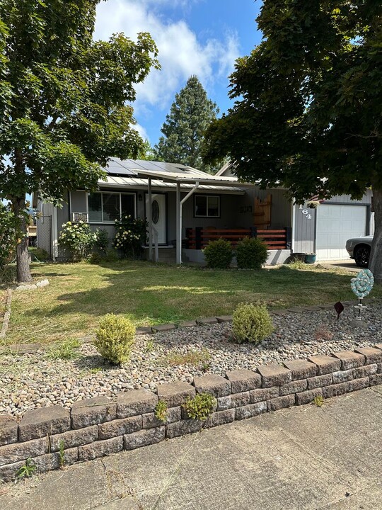 164 Char St in Roseburg, OR - Building Photo