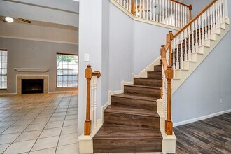 6335 Oakburl Ln in Sugar Land, TX - Building Photo - Building Photo