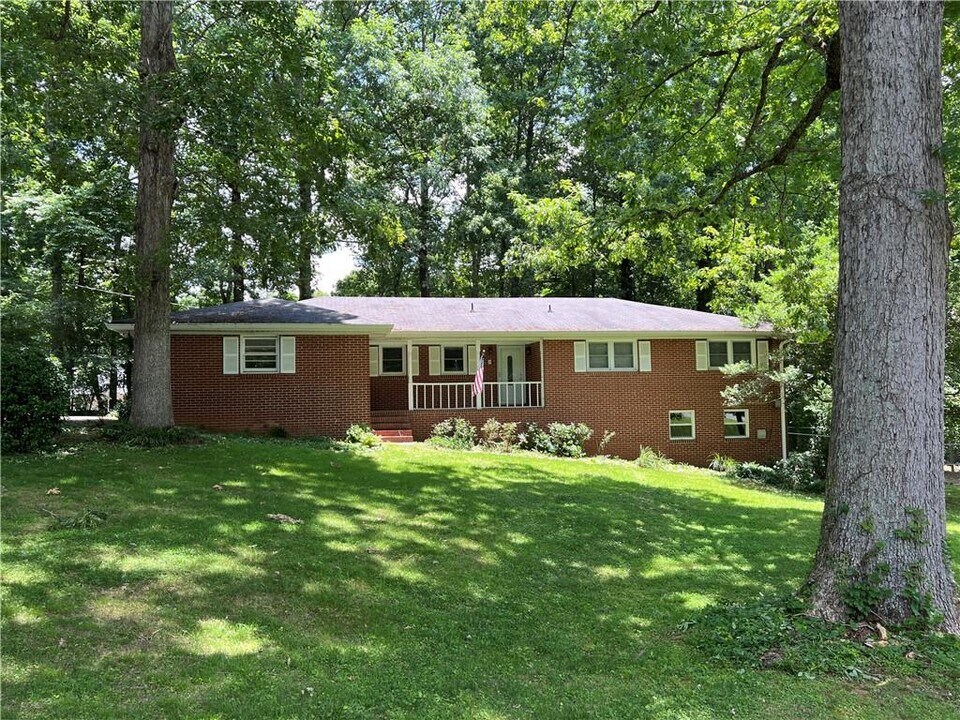3170 Douglas Ln in Kennesaw, GA - Building Photo