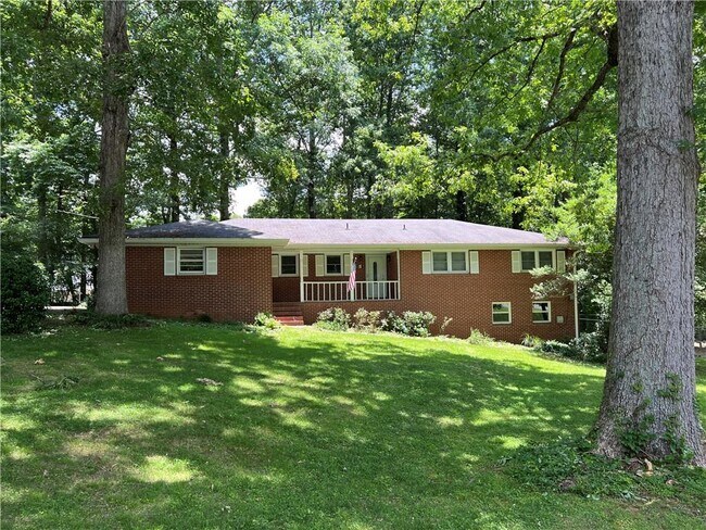 3170 Douglas Ln