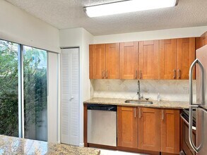 6646 Via Regina in Boca Raton, FL - Building Photo - Building Photo