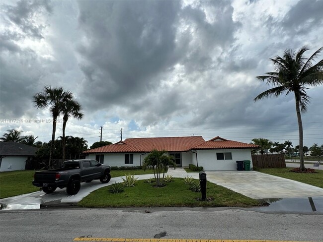 9203 SW 136th Terrace in Miami, FL - Building Photo - Building Photo