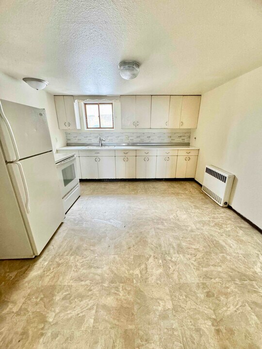 302 W 7th St in McCook, NE - Building Photo