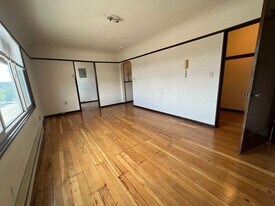 Preston Apartments in Seattle, WA - Building Photo