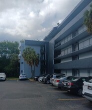 8821 W Flagler St in Miami, FL - Building Photo - Building Photo