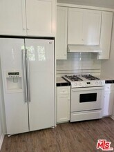820 N Kilkea Dr in Los Angeles, CA - Building Photo - Building Photo