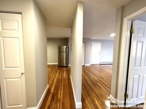 230 Babcock St, Unit 4G in Brookline, MA - Building Photo - Building Photo