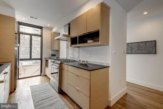 212 M St SW in Washington, DC - Building Photo - Building Photo