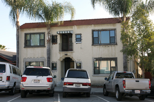 820 Cedar Ave in Long Beach, CA - Building Photo - Building Photo