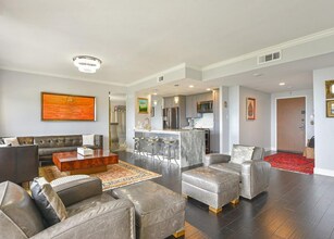 49 Briar Hollow Ln in Houston, TX - Building Photo - Building Photo