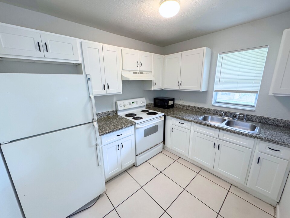 4160 21st St in Lauderdale Lakes, FL - Foto de edificio