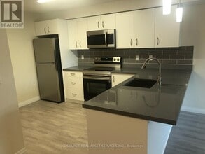 370 Fisher Mills Rd in Cambridge, ON - Building Photo - Building Photo