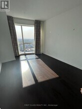 386 Yonge St in Toronto, ON - Building Photo - Building Photo