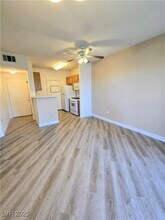 7123 S Durango Dr in Las Vegas, NV - Building Photo - Building Photo