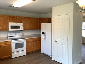 8834 Kirkville Ln in Charlotte, NC - Foto de edificio - Building Photo