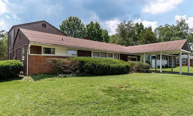 property at 2723 Hillview Dr