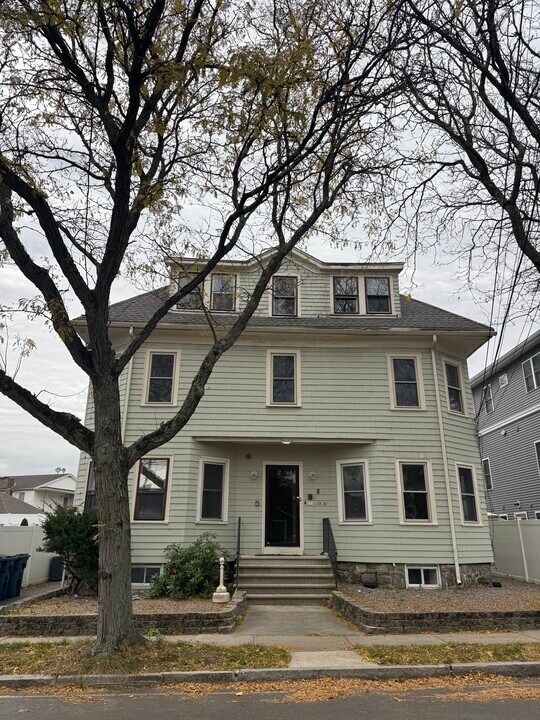 10 Wakefield Ave, Unit 3R in Wakefield, MA - Building Photo